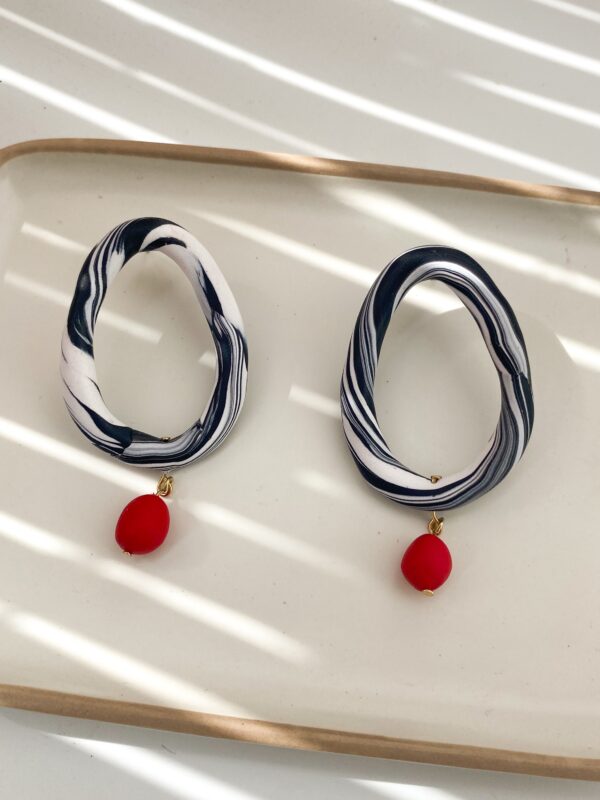 Black and White Artemisa