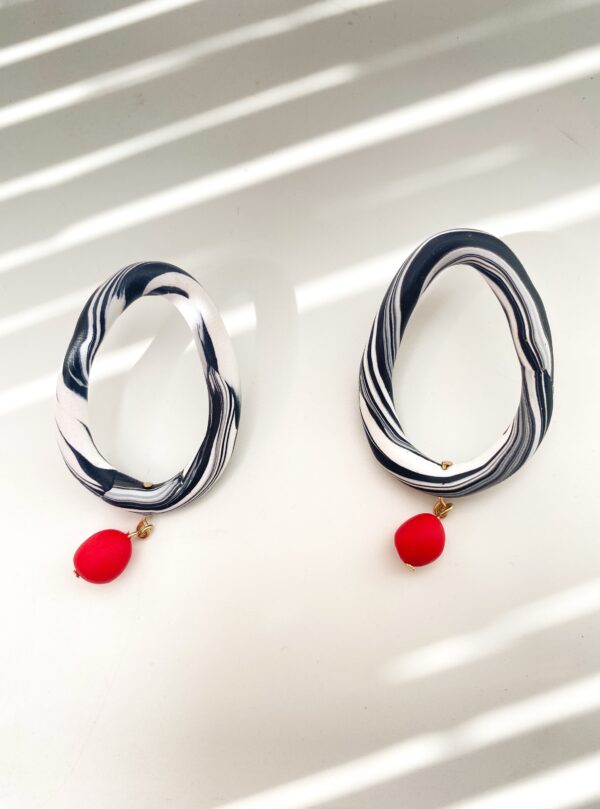 Black and White Artemisa